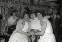 1958 - 010 - Fasching 1958
Kinzinger Maria, Reißmann Irmgard geb. Pfeuffer, Menth Erika geb. Scheckenbach, Freitag Klara geb. Fuchs, Kleinschrodt Josef,